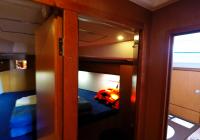 barcha a vela yacht a vela bavaria 46 interno davanti cabina gabinetto 
